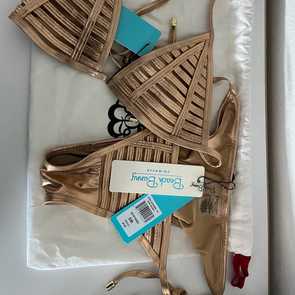NWT! Please know your beach bunny sizing.